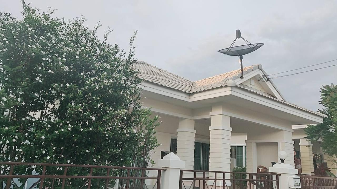Pen House Villa Sattahip Exterior photo